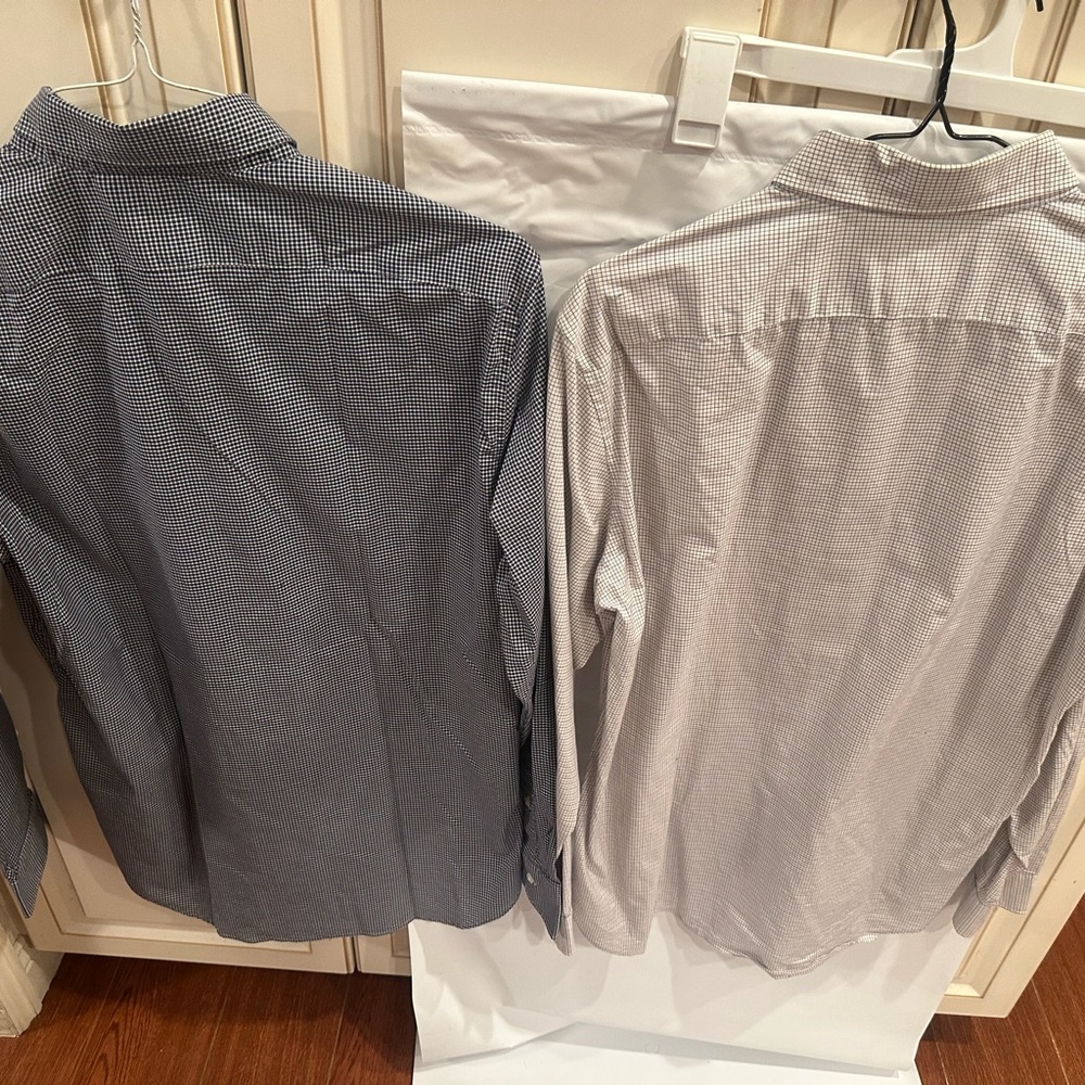 Uniqlo Slim Fit Button Down Shirt Lot of 2 Men’s Medium - Picture 4 of 4